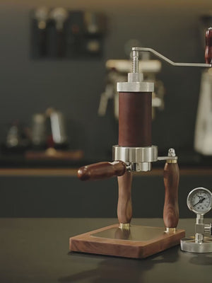 Aleman Nomad Hybrid przenośny ekspres do espresso | Ręczna korba i pneumatyczny 2 w 1