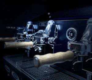La Nuova Era Altea Anniversario 2 - grupa Komercyjny ekspres do espresso - Barista i Espresso