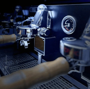 La Nuova Era Altea Anniversario 2 - grupa Komercyjny ekspres do espresso - Barista i Espresso
