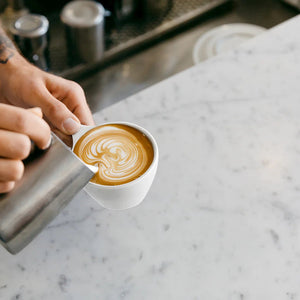 Lino Liten Latte kopp 240ml med fat - Vit - Barista och Espresso